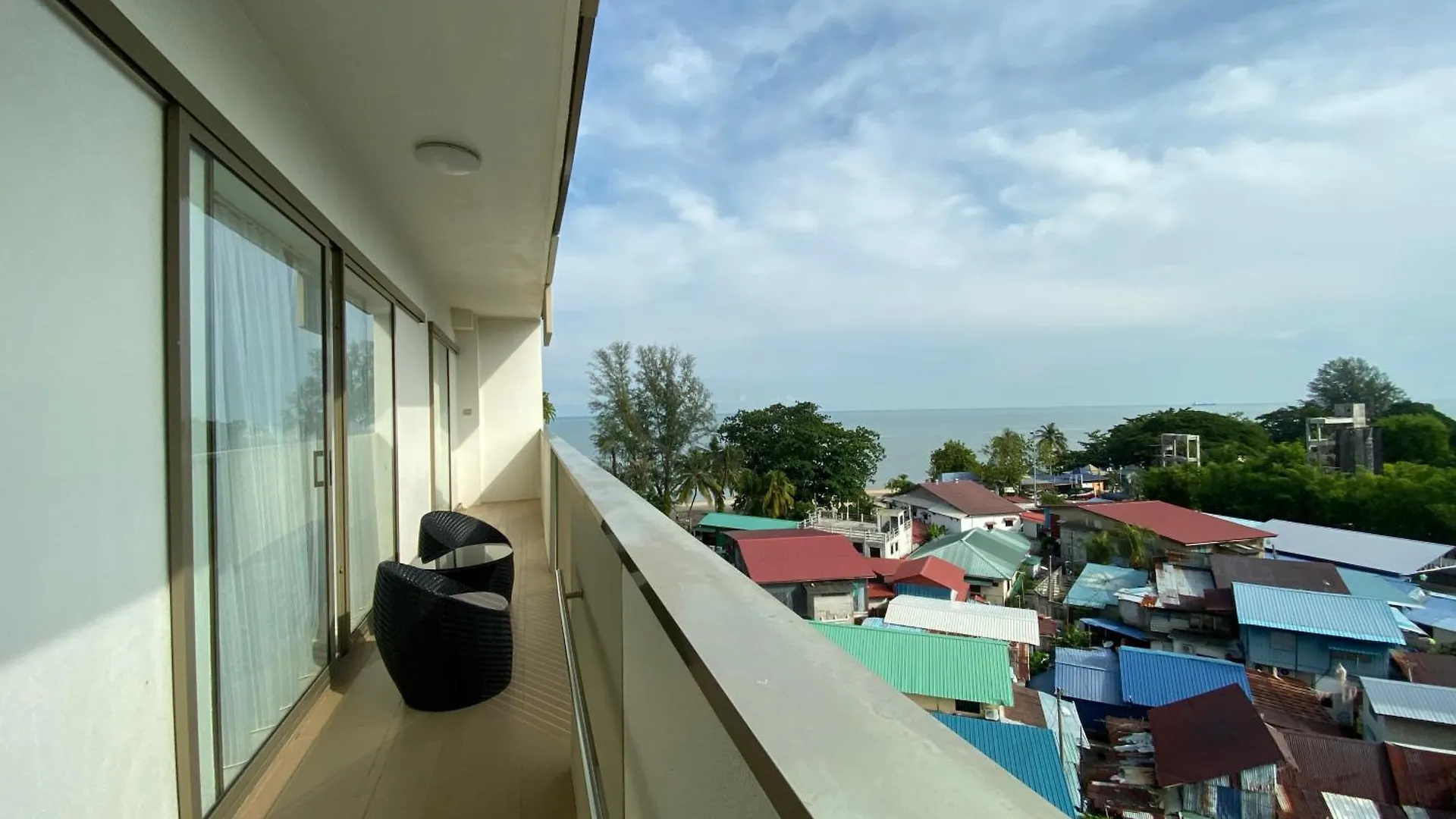 By The Sea @ Cozy Beachfront Home Batu Ferringhi
